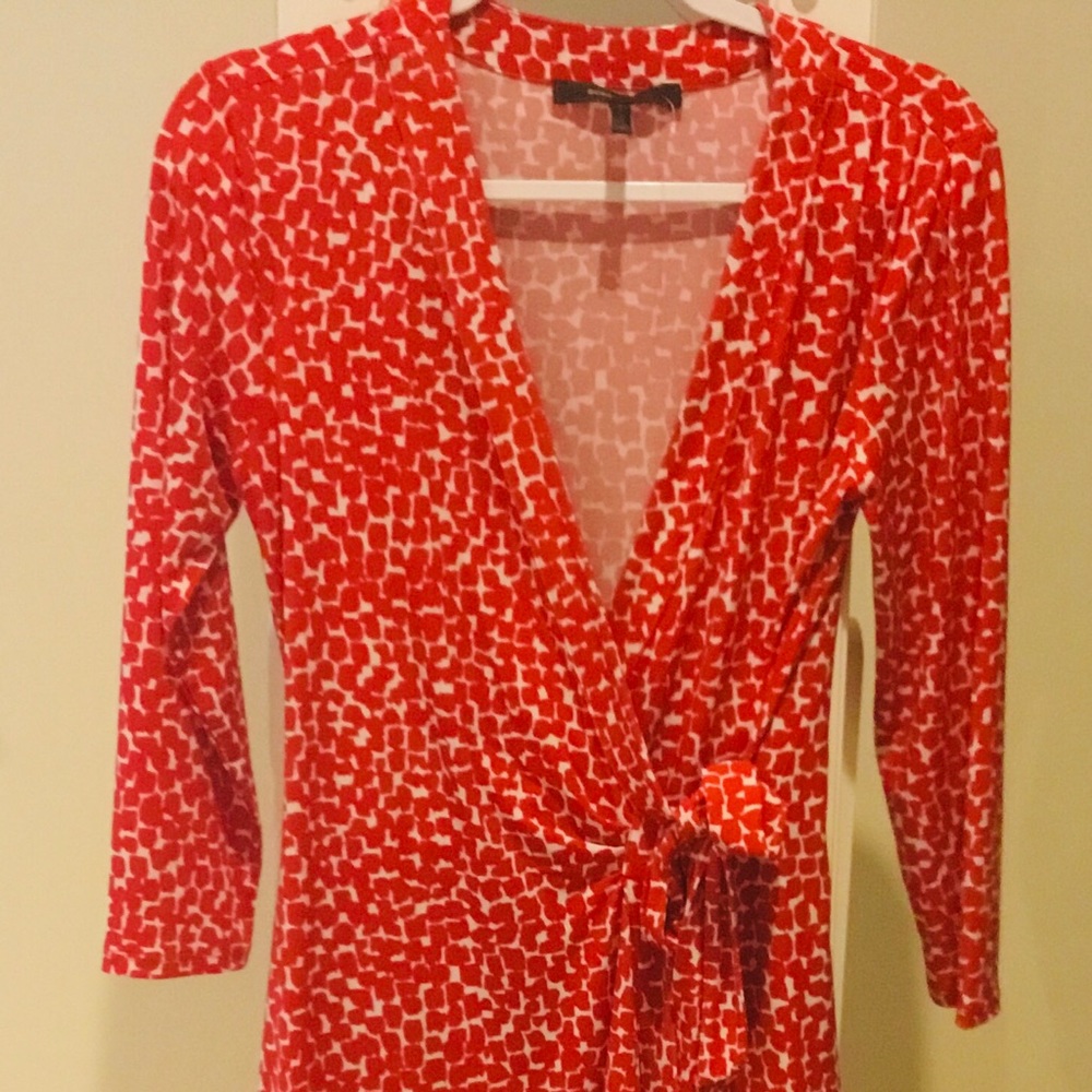 BCBG wrap dress new without tags extremely flattering